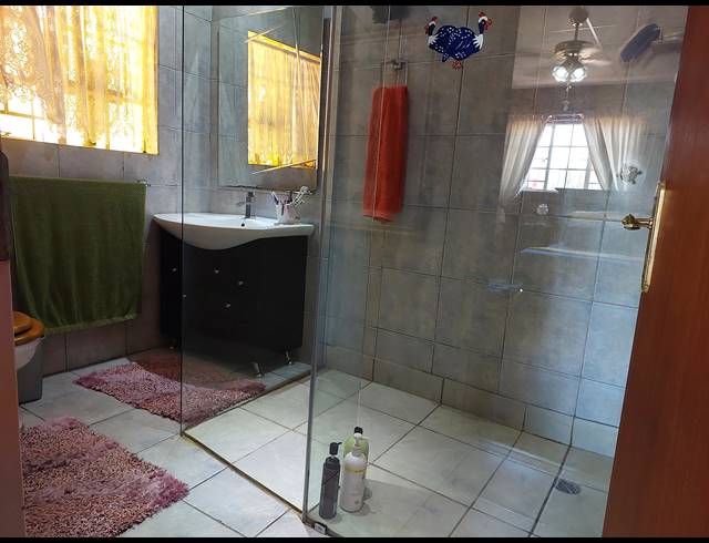 5 BEDROOM HOUSE FOR SALE IN VAALOEWER